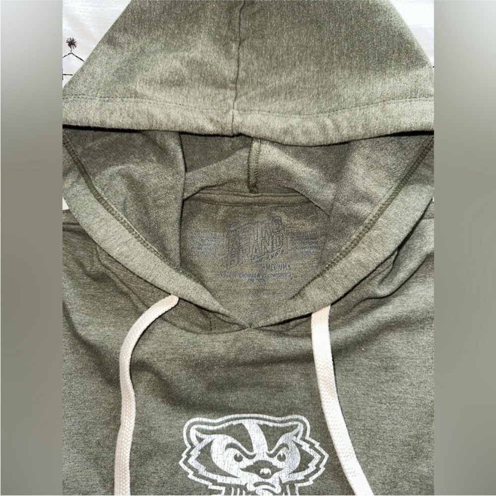 Wisconsin Badgers Cropped Tri-Blend Short Sleeve Hoodie - Picture 3 of 4